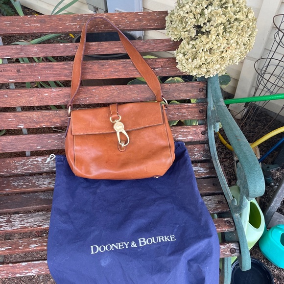 Dooney & Bourke shoulder lock bag - Picture 3 of 7